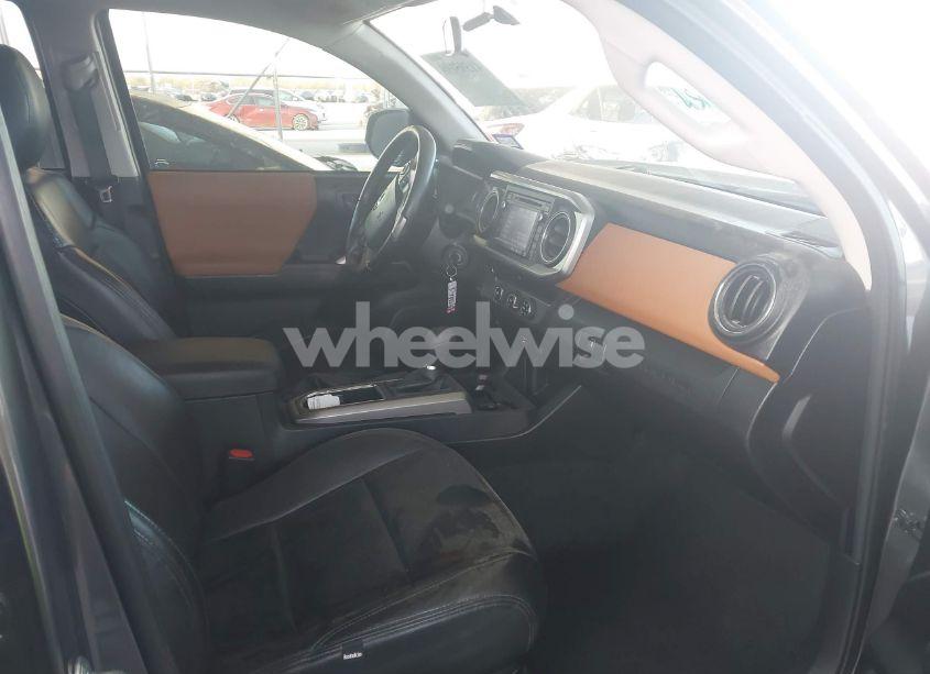 Photo 5 of 2016 Toyota Tacoma SR5 V6 (VIN 5TFAZ5CN9GX002555)