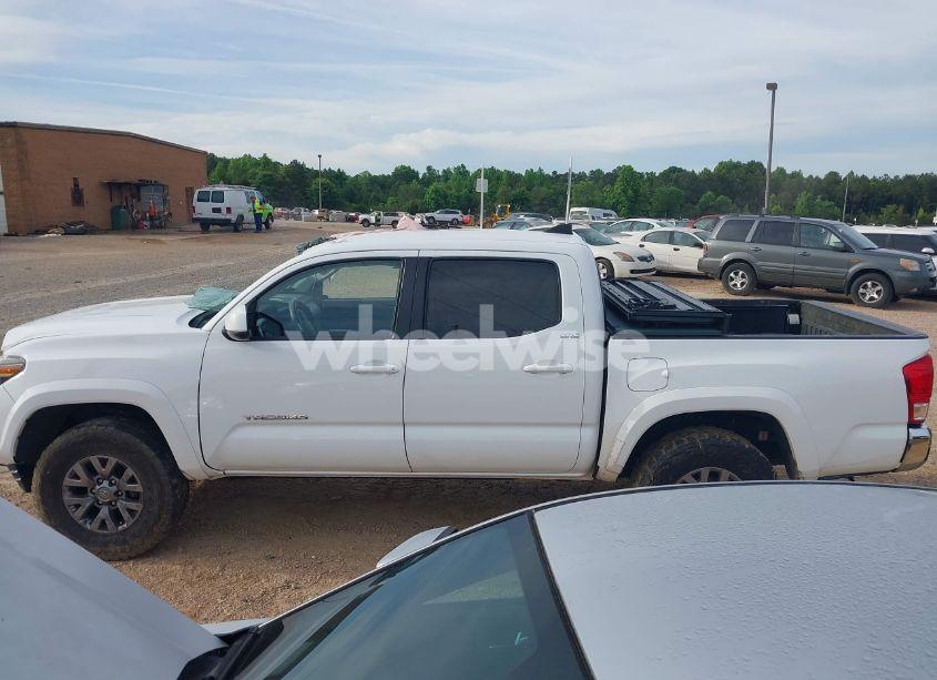 Photo 14 of 2017 Toyota Tacoma DBL CAB/SR5/TRD SPORT/OR (VIN 5TFAZ5CN9HX040563)