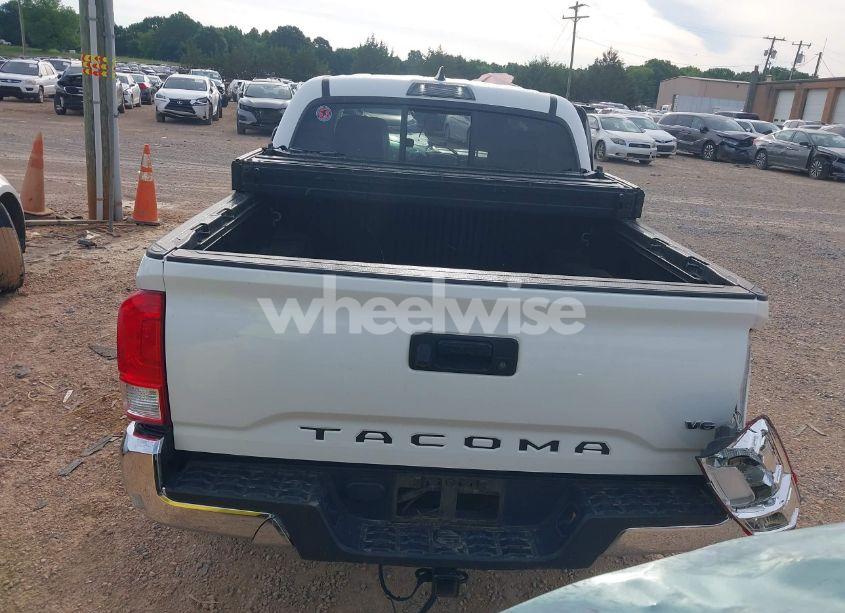 Photo 16 of 2017 Toyota Tacoma DBL CAB/SR5/TRD SPORT/OR (VIN 5TFAZ5CN9HX040563)