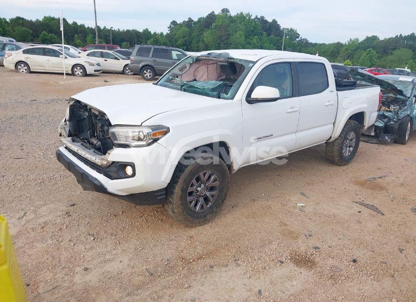 Photo 2 of 2017 Toyota Tacoma DBL CAB/SR5/TRD SPORT/OR (VIN 5TFAZ5CN9HX040563)