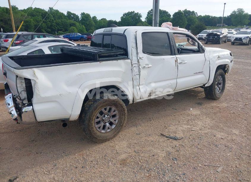 Photo 4 of 2017 Toyota Tacoma DBL CAB/SR5/TRD SPORT/OR (VIN 5TFAZ5CN9HX040563)