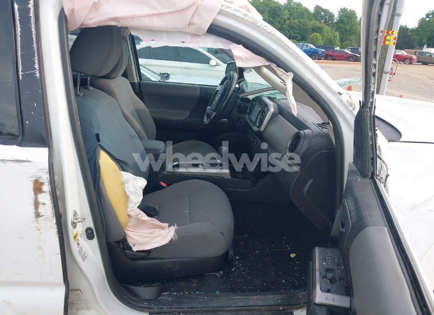 Photo 5 of 2017 Toyota Tacoma DBL CAB/SR5/TRD SPORT/OR (VIN 5TFAZ5CN9HX040563)