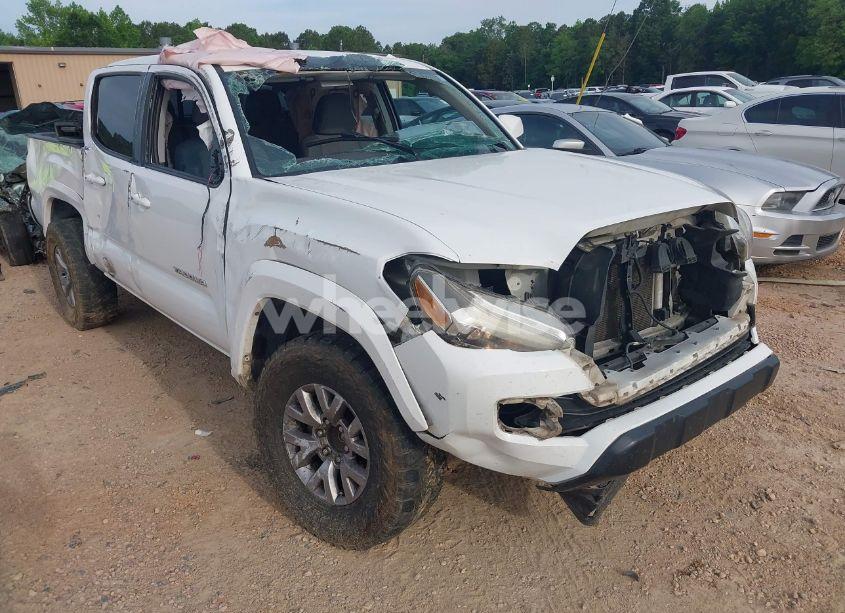 Photo 6 of 2017 Toyota Tacoma DBL CAB/SR5/TRD SPORT/OR (VIN 5TFAZ5CN9HX040563)