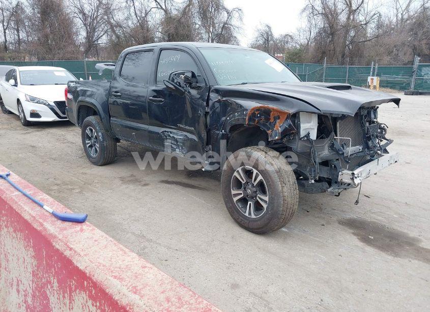 2017 Toyota Tacoma TRD SPORT (VIN 5TFAZ5CN9HX043074) main photo