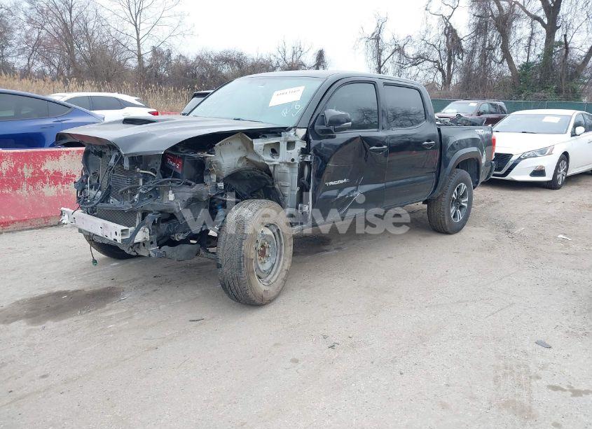 Photo 2 of 2017 Toyota Tacoma TRD SPORT (VIN 5TFAZ5CN9HX043074)