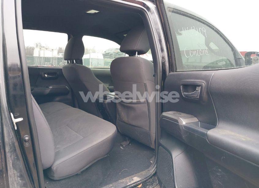 Photo 8 of 2017 Toyota Tacoma TRD SPORT (VIN 5TFAZ5CN9HX043074)