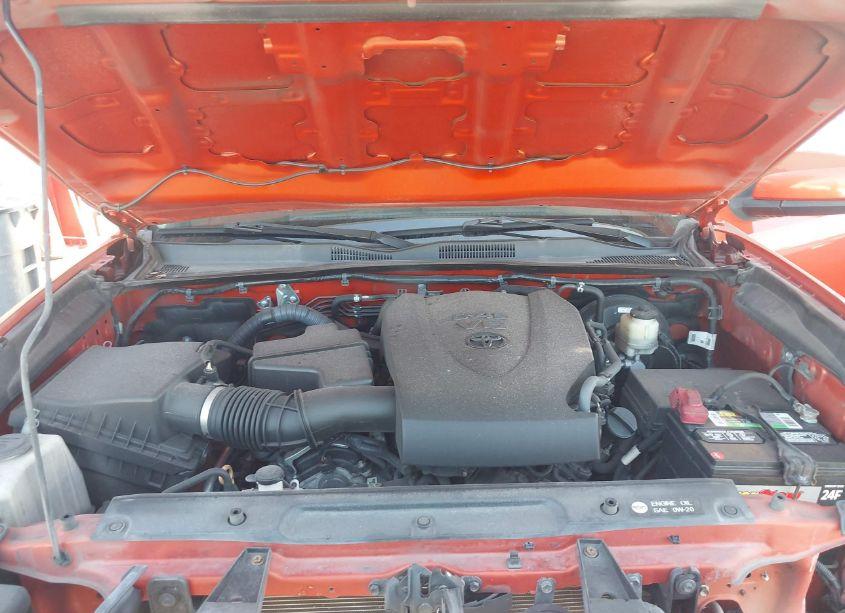 Photo 10 of 2017 Toyota Tacoma SR5 V6 (VIN 5TFAZ5CNXHX036375)