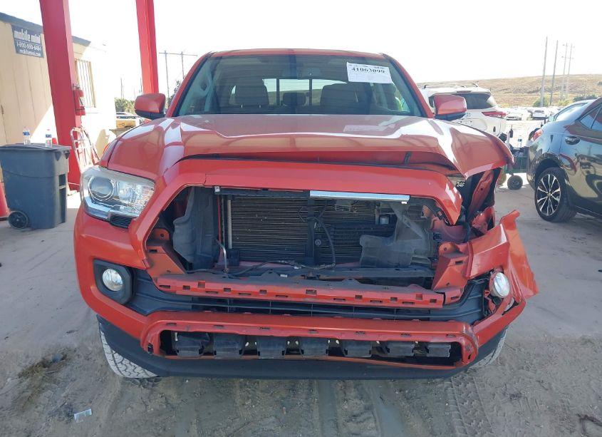 Photo 12 of 2017 Toyota Tacoma SR5 V6 (VIN 5TFAZ5CNXHX036375)