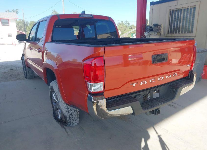 Photo 3 of 2017 Toyota Tacoma SR5 V6 (VIN 5TFAZ5CNXHX036375)