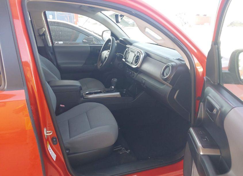 Photo 5 of 2017 Toyota Tacoma SR5 V6 (VIN 5TFAZ5CNXHX036375)