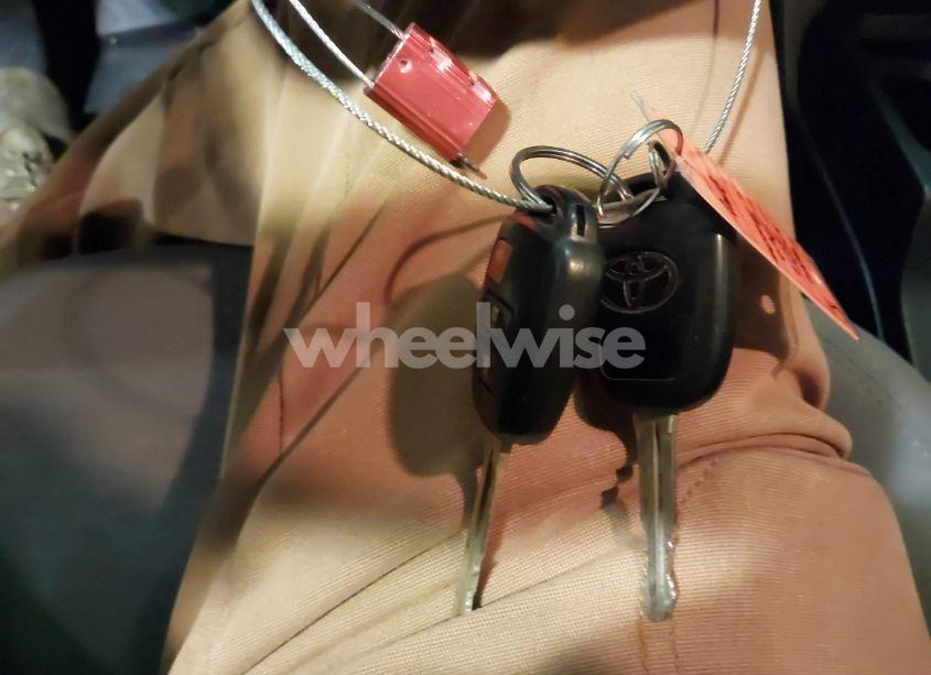 Photo 11 of 2017 Toyota Tacoma SR5 V6 (VIN 5TFAZ5CNXHX038370)