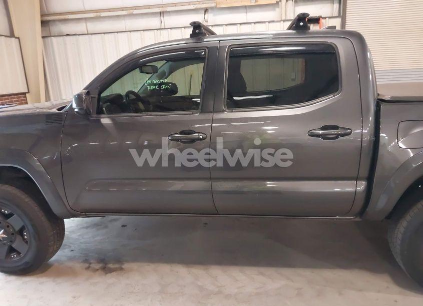 Photo 15 of 2017 Toyota Tacoma SR5 V6 (VIN 5TFAZ5CNXHX038370)