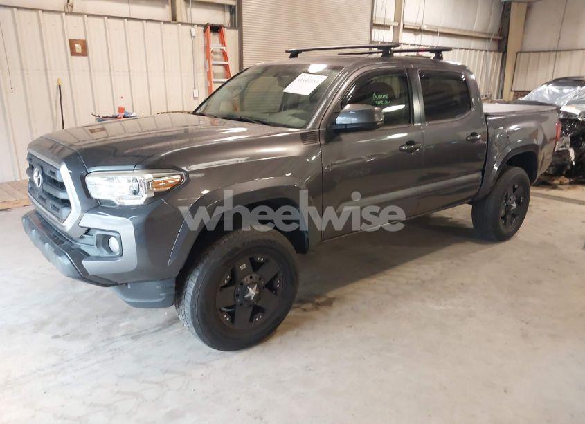 Photo 2 of 2017 Toyota Tacoma SR5 V6 (VIN 5TFAZ5CNXHX038370)