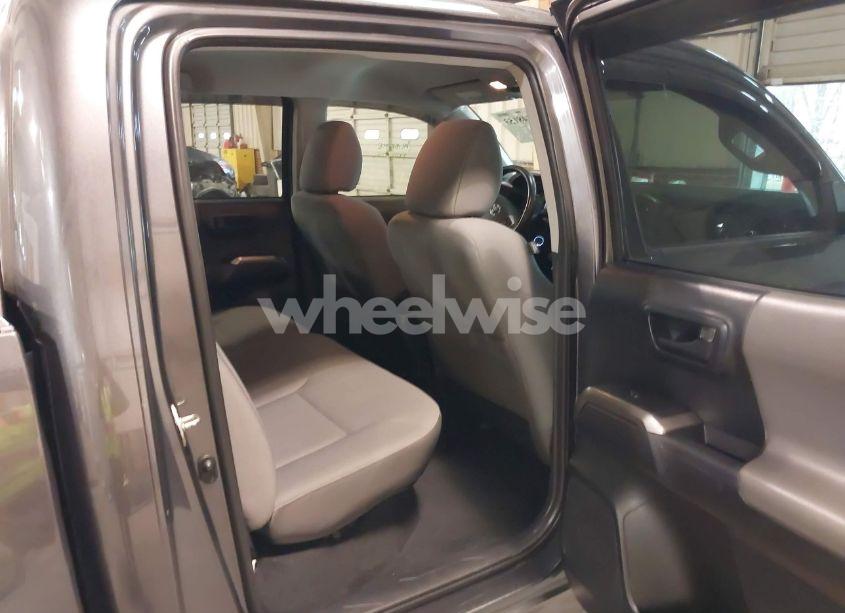 Photo 8 of 2017 Toyota Tacoma SR5 V6 (VIN 5TFAZ5CNXHX038370)