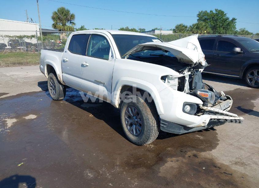 2017 Toyota Tacoma SR5 V6 (VIN 5TFAZ5CNXHX044976) main photo