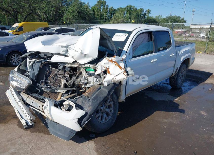 Photo 2 of 2017 Toyota Tacoma SR5 V6 (VIN 5TFAZ5CNXHX044976)