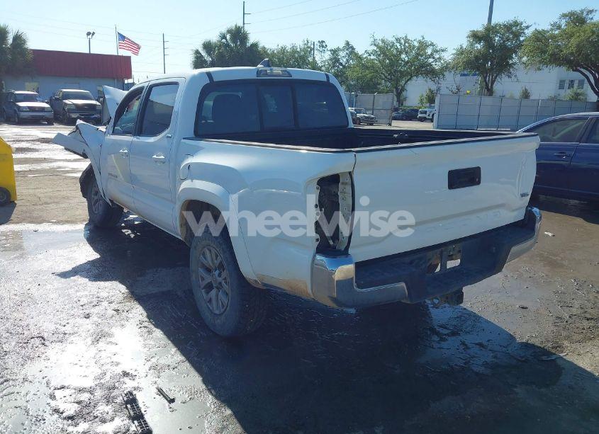 Photo 3 of 2017 Toyota Tacoma SR5 V6 (VIN 5TFAZ5CNXHX044976)