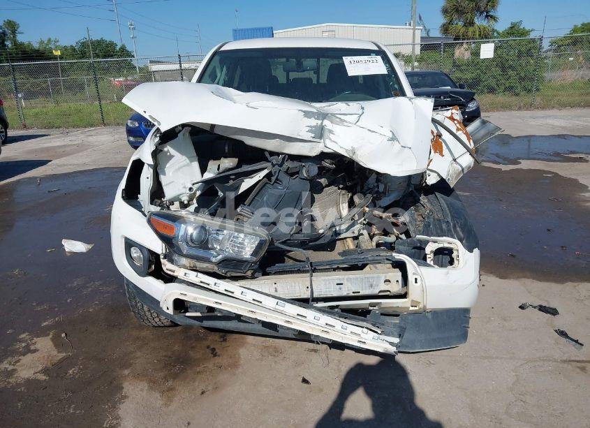 Photo 6 of 2017 Toyota Tacoma SR5 V6 (VIN 5TFAZ5CNXHX044976)