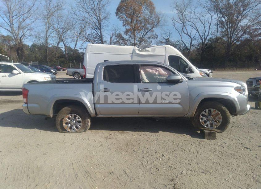 Photo 13 of 2017 Toyota Tacoma SR5 V6 (VIN 5TFAZ5CNXHX045089)