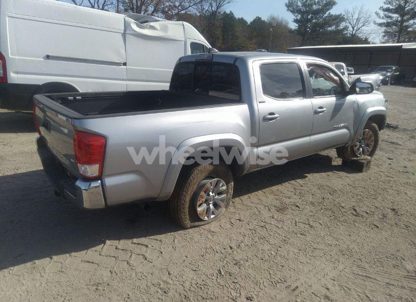 Photo 4 of 2017 Toyota Tacoma SR5 V6 (VIN 5TFAZ5CNXHX045089)