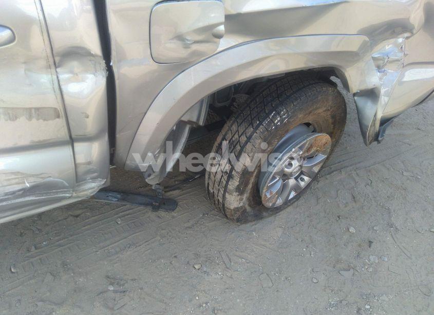 Photo 6 of 2017 Toyota Tacoma SR5 V6 (VIN 5TFAZ5CNXHX045089)