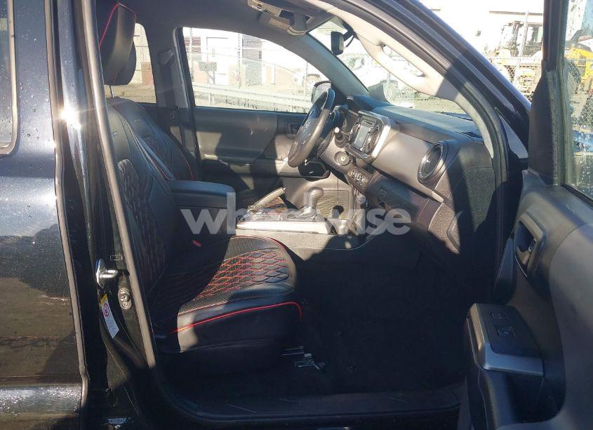 Photo 5 of 2018 Toyota Tacoma SR5 V6 (VIN 5TFAZ5CNXJX057538)