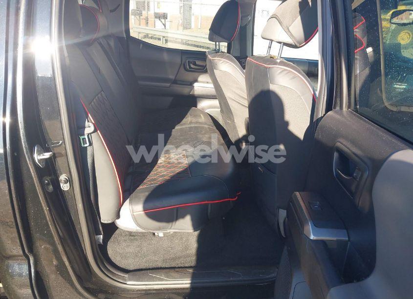 Photo 8 of 2018 Toyota Tacoma SR5 V6 (VIN 5TFAZ5CNXJX057538)