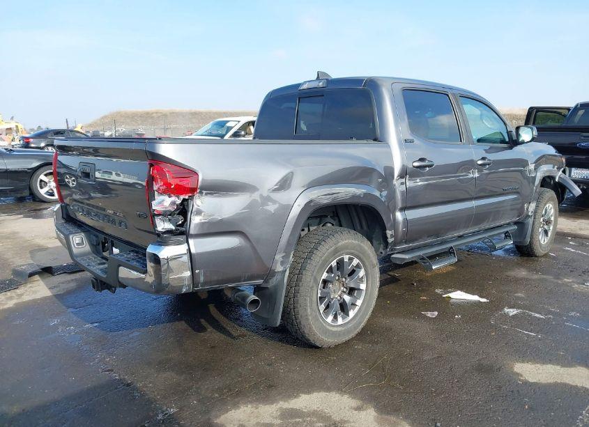 Photo 4 of 2021 Toyota Tacoma SR5 V6 (VIN 5TFAZ5CNXMX110923)
