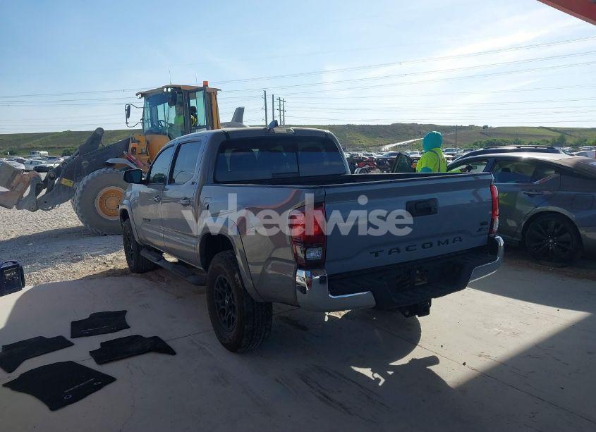Photo 3 of 2021 Toyota Tacoma SR5 V6 (VIN 5TFAZ5CNXMX113756)