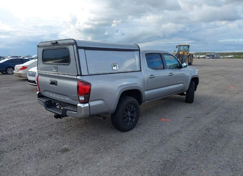 Photo 4 of 2021 Toyota Tacoma SR5 V6 (VIN 5TFAZ5CNXMX118522)