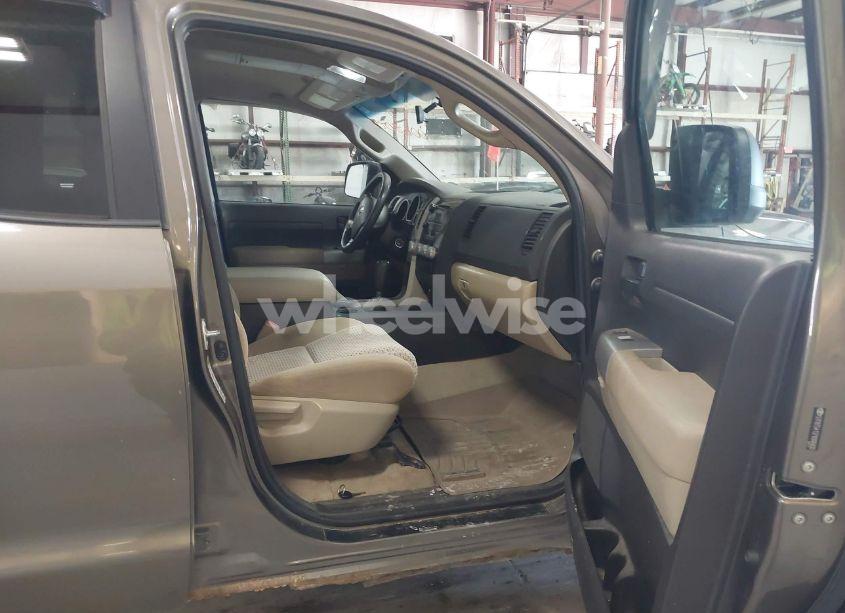 Photo 5 of 2007 Toyota Tundra SR5 4.7L V8 (VIN 5TFBT54137X006800)