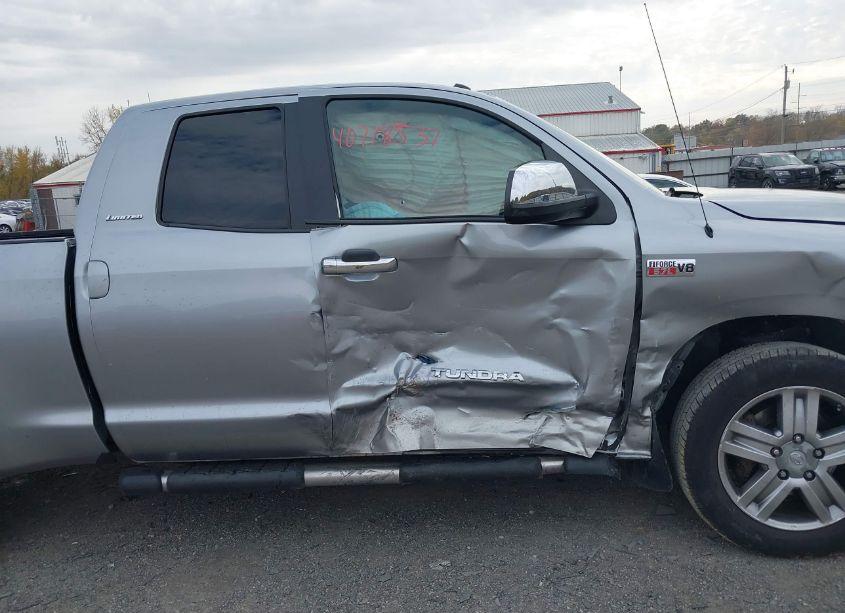 Photo 13 of 2013 Toyota Tundra LIMITED 5.7L V8 (VIN 5TFBW5F15DX281603)