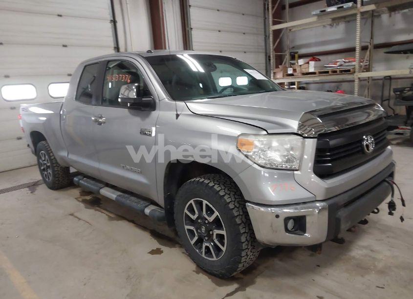 2016 Toyota Tundra LIMITED 5.7L V8 (VIN 5TFBY5F1XGX526622) main photo