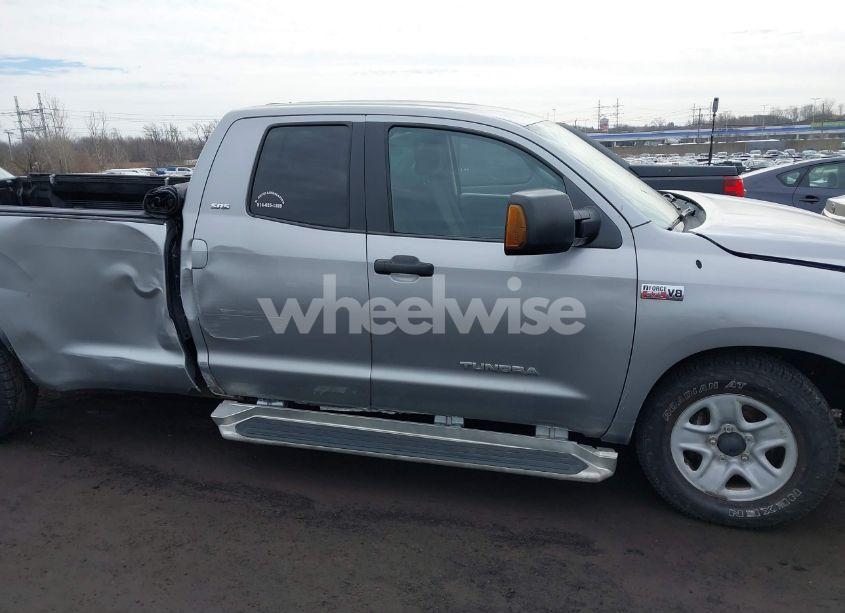 Photo 13 of 2007 Toyota Tundra SR5 5.7L V8 (VIN 5TFCV54147X002768)
