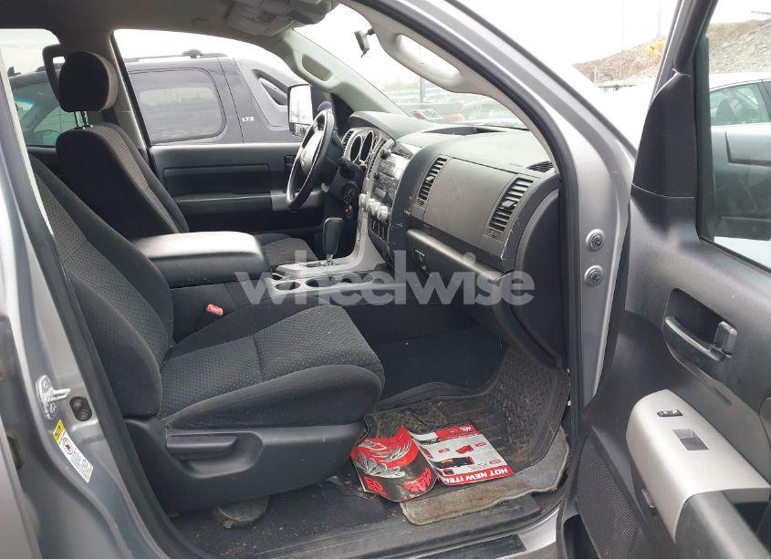 Photo 5 of 2007 Toyota Tundra SR5 5.7L V8 (VIN 5TFCV54147X002768)