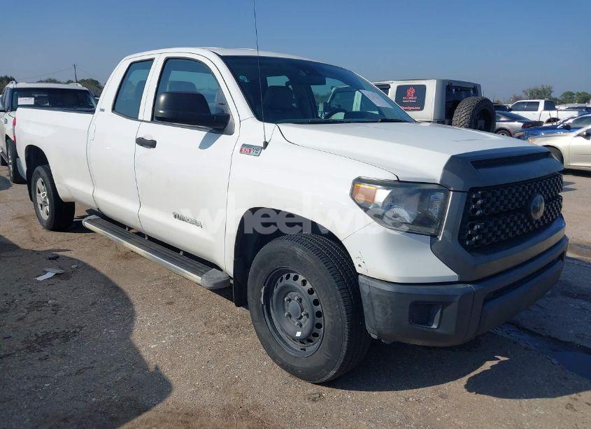 2018 Toyota Tundra SR 5.7L V8 (VIN 5TFCW5F10JX022386) main photo