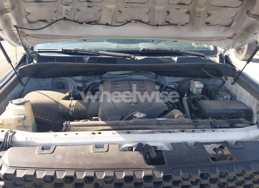 Photo 10 of 2018 Toyota Tundra SR 5.7L V8 (VIN 5TFCW5F10JX022386)