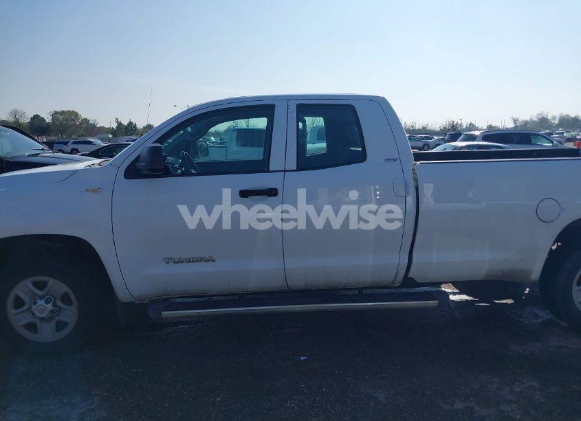 Photo 14 of 2018 Toyota Tundra SR 5.7L V8 (VIN 5TFCW5F10JX022386)
