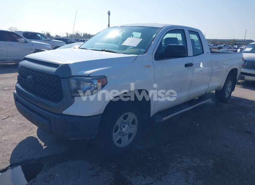 Photo 2 of 2018 Toyota Tundra SR 5.7L V8 (VIN 5TFCW5F10JX022386)