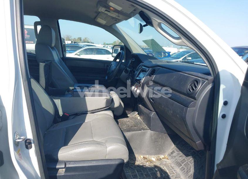 Photo 5 of 2018 Toyota Tundra SR 5.7L V8 (VIN 5TFCW5F10JX022386)