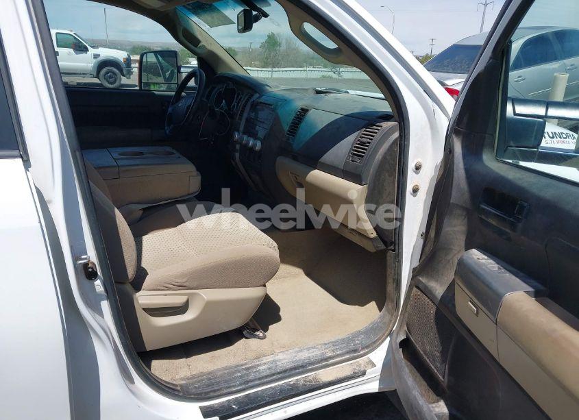 Photo 5 of 2010 Toyota Tundra GRADE 5.7L V8 (VIN 5TFCW5F19AX010964)