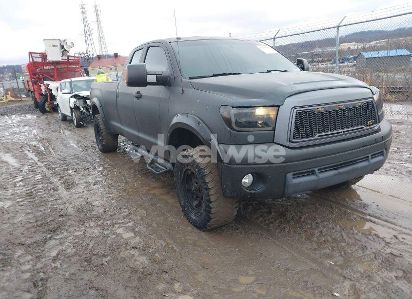 2012 Toyota Tundra SR5 5.7L V8 (VIN 5TFCY5F10CX013703) main photo