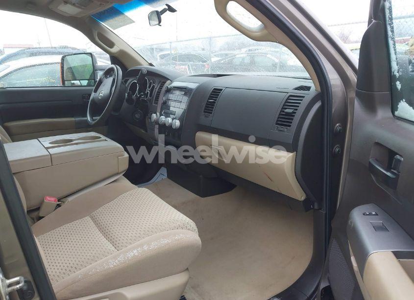 Photo 5 of 2010 Toyota Tundra GRADE 5.7L V8 (VIN 5TFCY5F13AX009786)