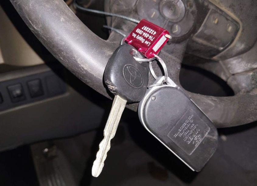 Photo 11 of 2011 Toyota Tundra GRADE 5.7L V8 (VIN 5TFCY5F14BX011516)