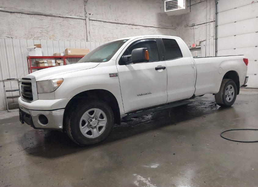 Photo 2 of 2011 Toyota Tundra GRADE 5.7L V8 (VIN 5TFCY5F14BX011516)