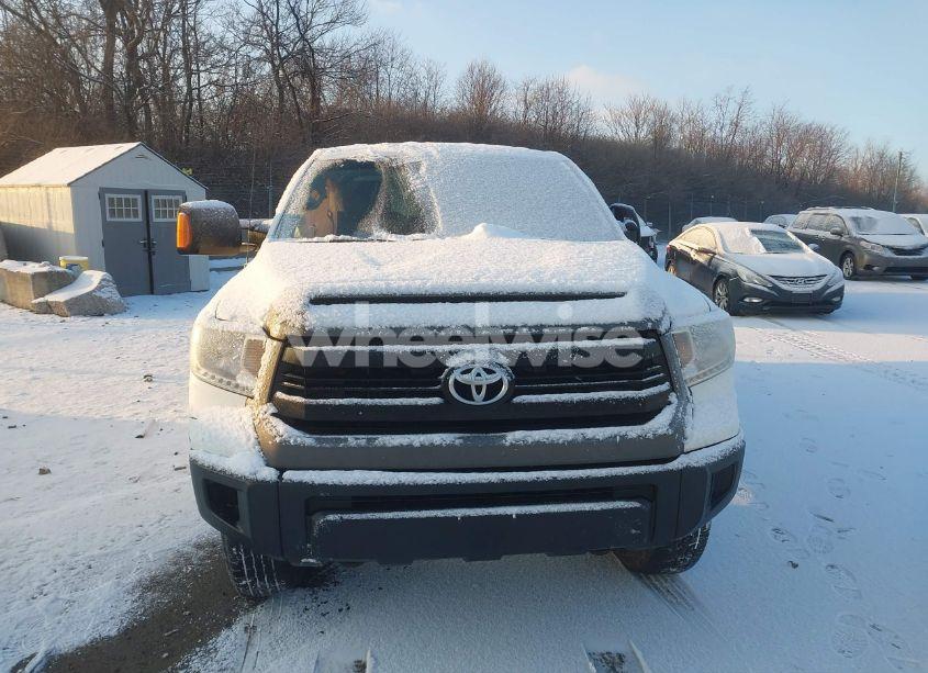 Photo 13 of 2014 Toyota Tundra SR 5.7L V8 (VIN 5TFCY5F15EX017121)