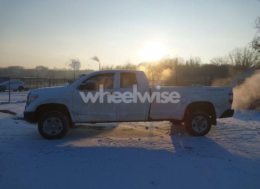 Photo 15 of 2014 Toyota Tundra SR 5.7L V8 (VIN 5TFCY5F15EX017121)