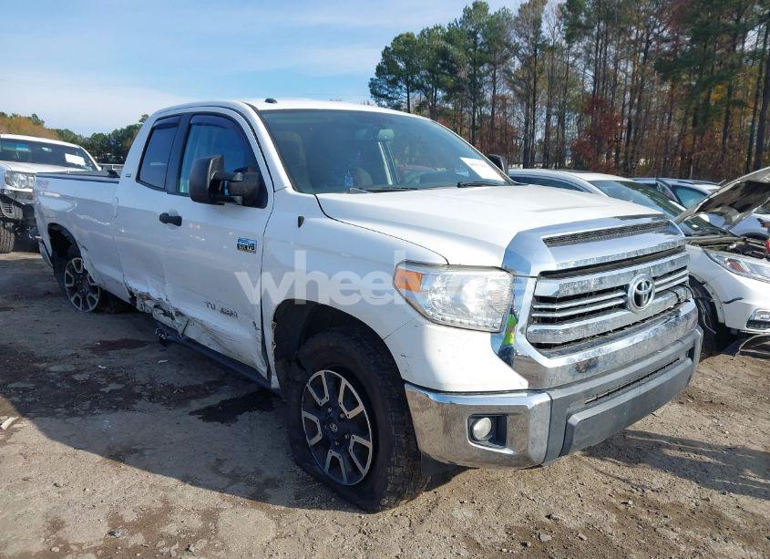 2017 Toyota Tundra SR5 5.7L V8 (VIN 5TFCY5F16HX020937) main photo