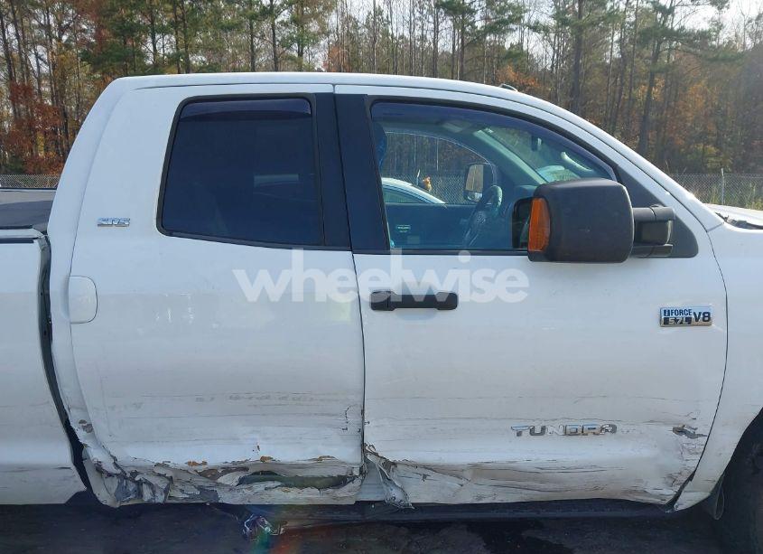 Photo 13 of 2017 Toyota Tundra SR5 5.7L V8 (VIN 5TFCY5F16HX020937)