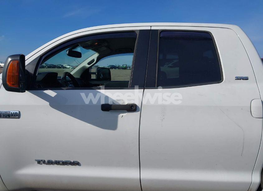 Photo 14 of 2017 Toyota Tundra SR5 5.7L V8 (VIN 5TFCY5F16HX020937)